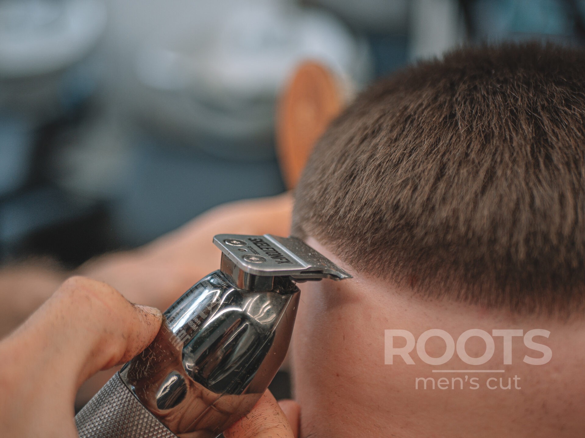 Окантовка стрижки в Roots Mens Cut - профессиональный уход за вашими  волосами